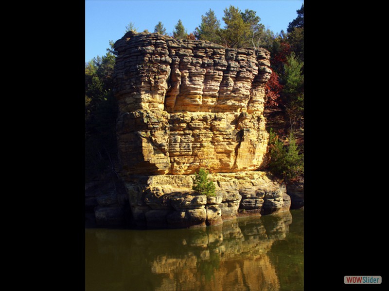 Cambrian sandstone cliff at Wisconsin Dells
